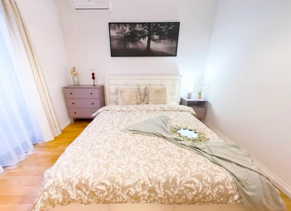 Old Town Spacious Apartment Bucharest Luaran gambar